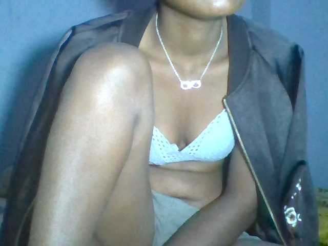 Rema-2 live cam on BongaCams
