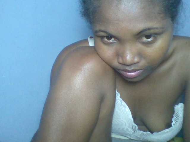 Rema-2 live webcam show