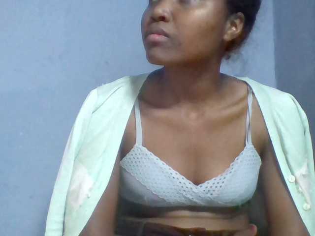 Rema-2 live cam on BongaCams