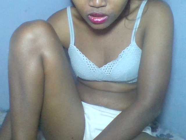 Rema-2 live cam on BongaCams