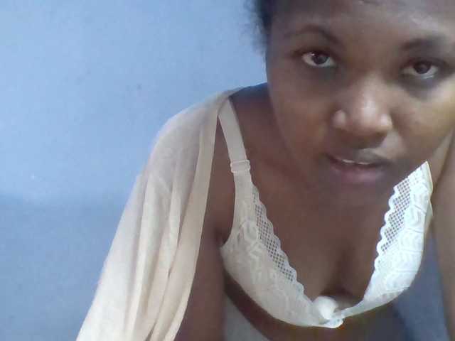 Rema-2 live cam on BongaCams
