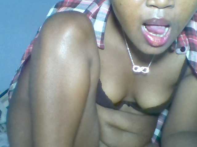 Rema-2 live cam on BongaCams