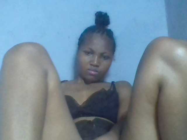 Rema-2 live cam on BongaCams