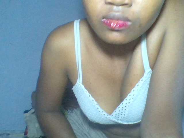 Rema-2 live cam on BongaCams