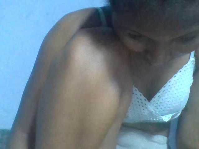 Rema-2 live cam on BongaCams