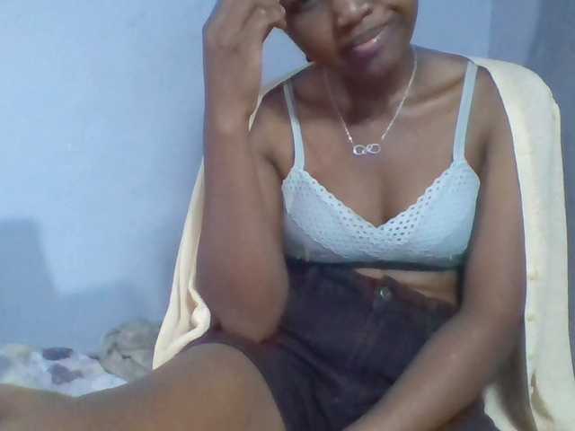 Rema-2 live cam on BongaCams
