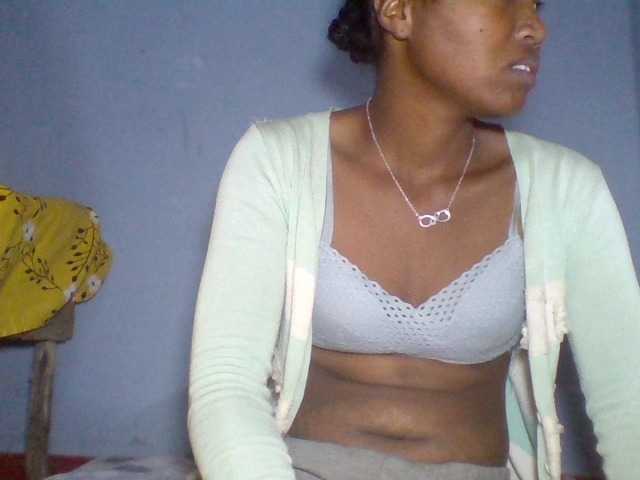 Rema-2 live cam on BongaCams
