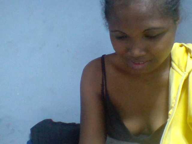 Rema-2 live cam on BongaCams
