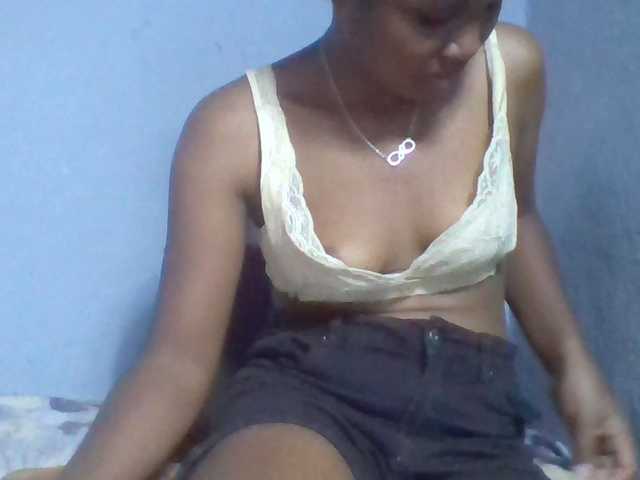 Rema-2 live cam on BongaCams