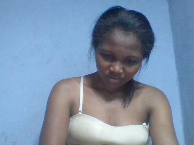 Rema-2 live cam on BongaCams