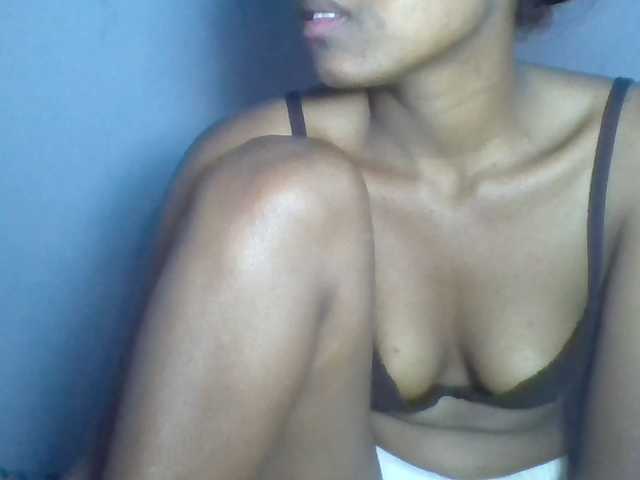 Rema-2 live cam on BongaCams