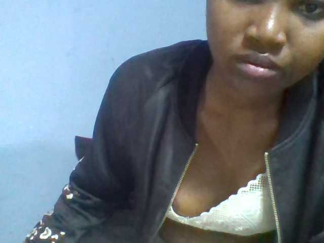Rema-2 live cam on BongaCams