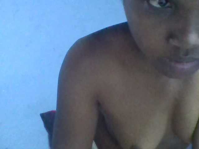 Rema-2 live cam on BongaCams