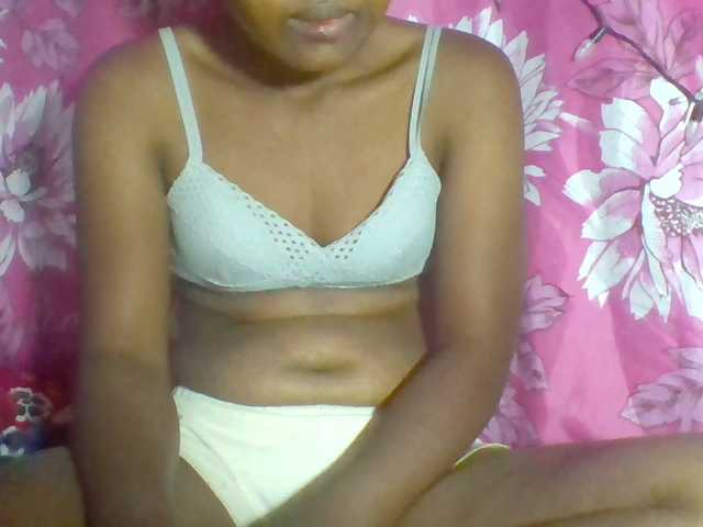Rema-2 live cam on BongaCams