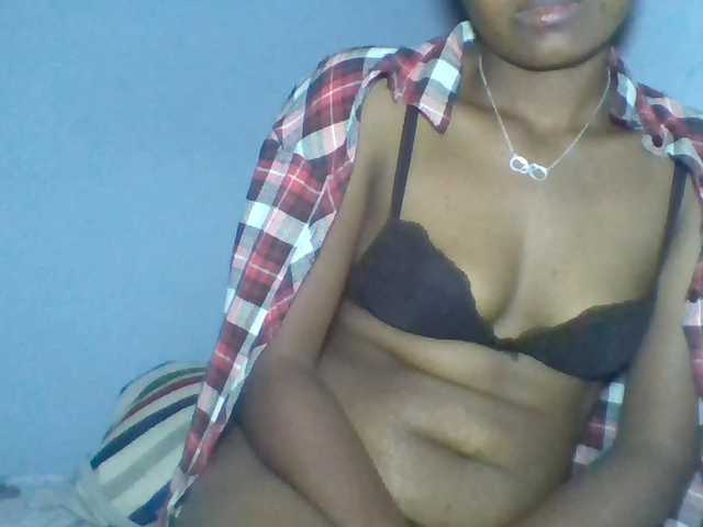 Rema-2 live cam on BongaCams