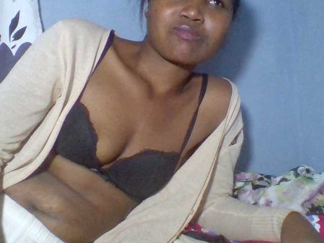 Rema-2 live webcam show