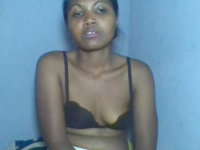 Rema-2 live cam on BongaCams