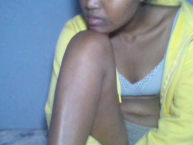 Rema-2 live cam on BongaCams