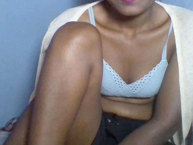 Rema-2 live cam on BongaCams