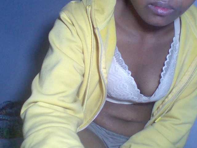 Rema-2 live cam on BongaCams