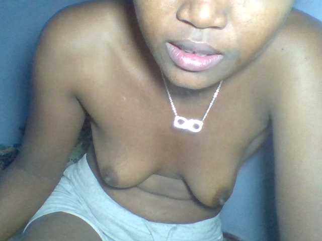 Rema-2 live cam on BongaCams