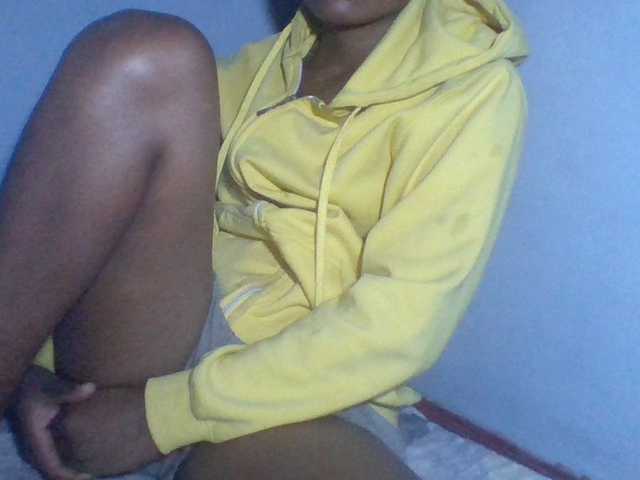 Rema-2 live cam on BongaCams