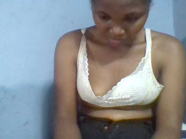Rema-2 live cam on BongaCams