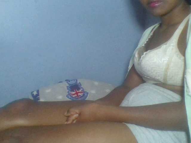 Rema-2 live cam on BongaCams