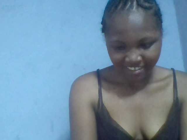 Rema-2 live cam on BongaCams