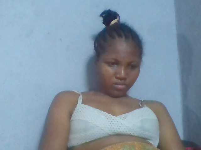Rema-2 live cam on BongaCams