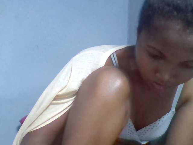 Rema-2 live cam on BongaCams