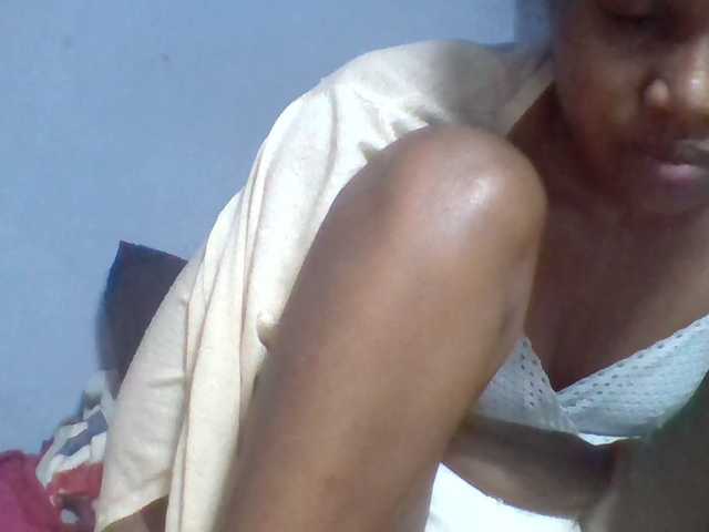 Rema-2 live cam on BongaCams