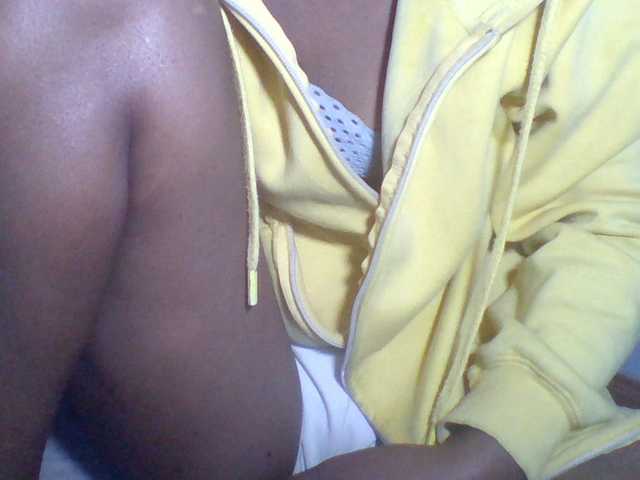 Rema-2 live cam on BongaCams