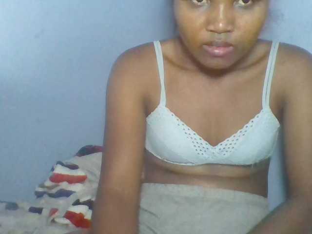 Rema-2 live cam on BongaCams