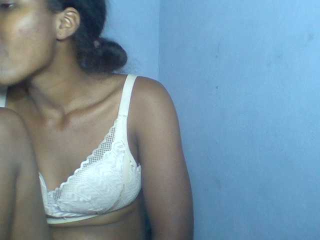 Rema-2 live cam on BongaCams