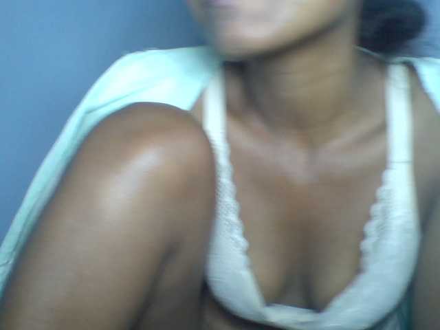 Rema-2 live cam on BongaCams