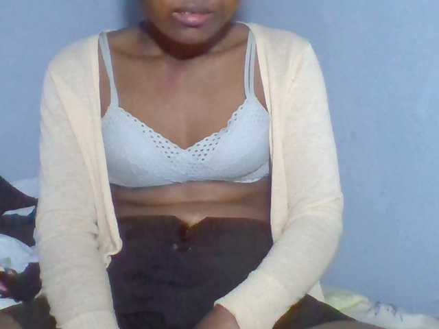 Rema-2 live cam on BongaCams