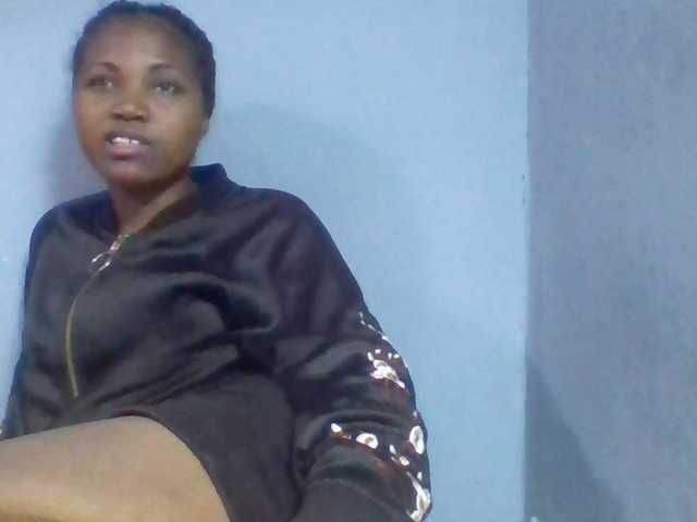 Rema-2 live cam on BongaCams