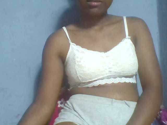 Rema-2 live cam on BongaCams