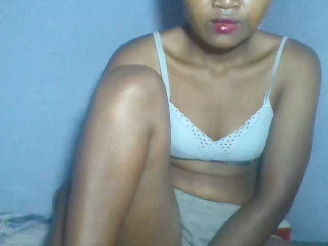 Rema-2 live cam on BongaCams