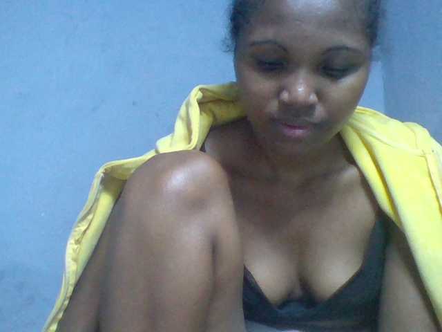 Rema-2 live cam on BongaCams