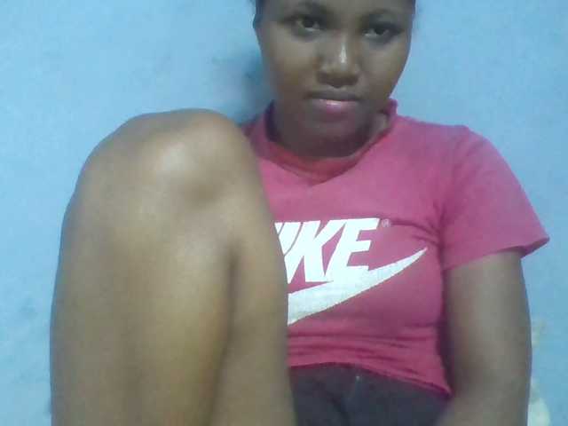 Rema-2 live cam on BongaCams