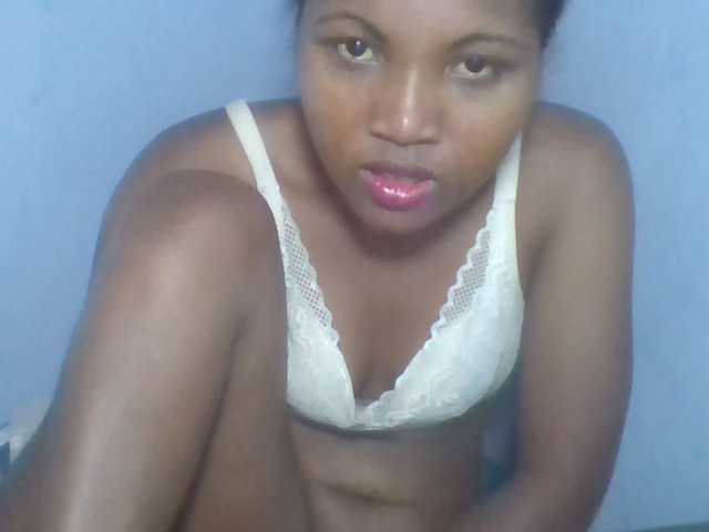 Rema-2 live cam on BongaCams