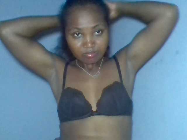 Rema-2 live cam on BongaCams
