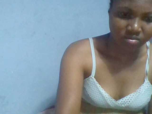 Rema-2 live cam on BongaCams