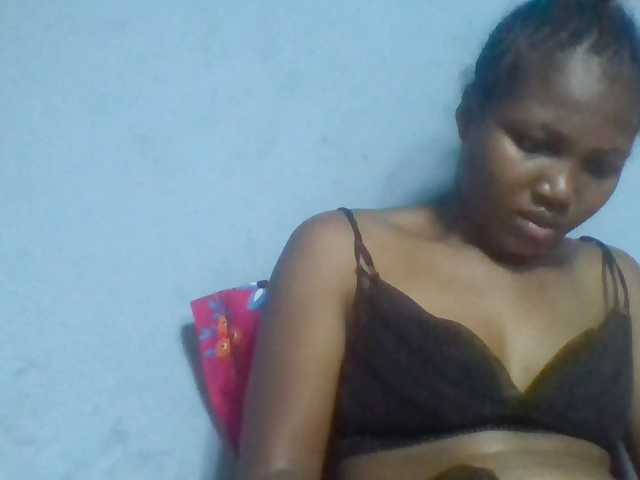 Rema-2 live cam on BongaCams