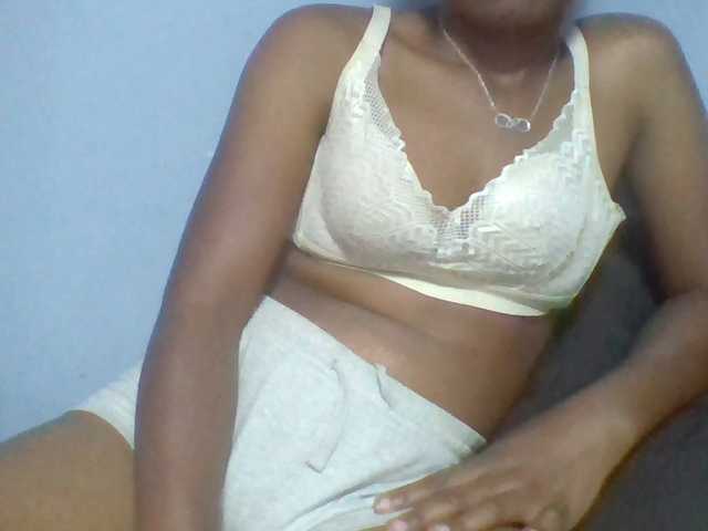 Rema-2 live cam on BongaCams