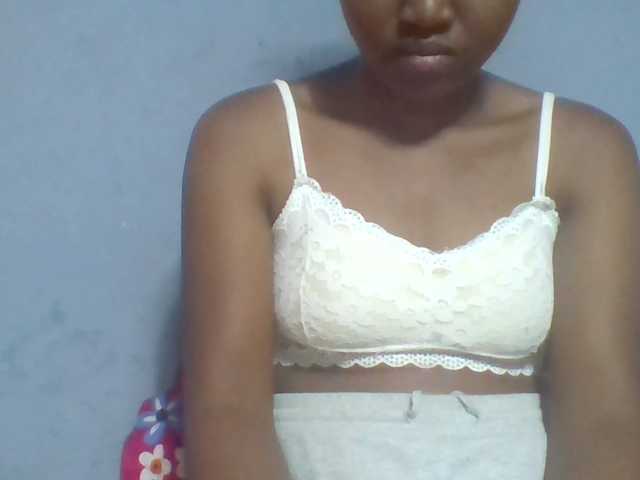 Rema-2 live cam on BongaCams