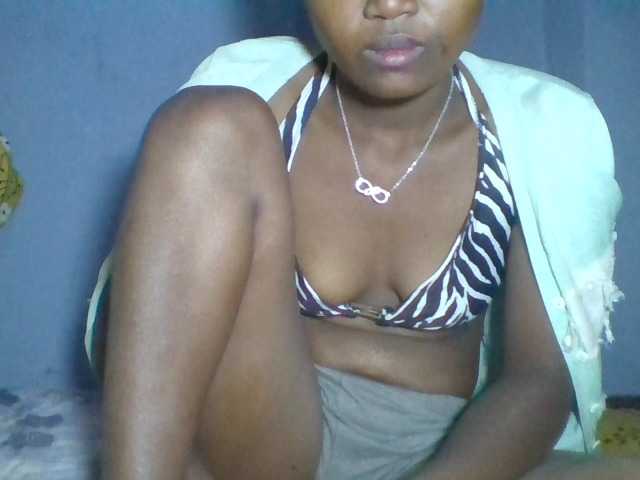 Rema-2 live cam on BongaCams