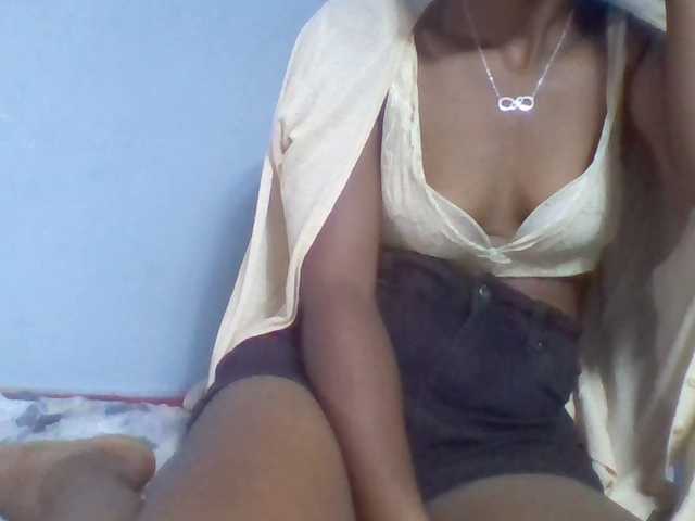 Rema-2 live cam on BongaCams